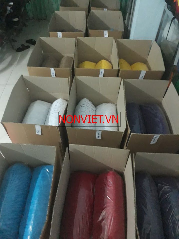 Đóng hàng nón gửi đi Mỹ